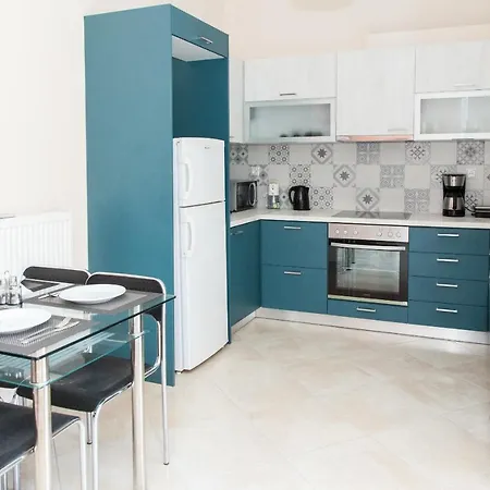 Apartment Great In Piraeus
