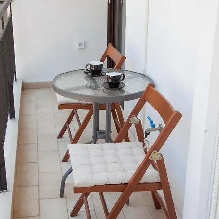 Apartment Great In Piraeus